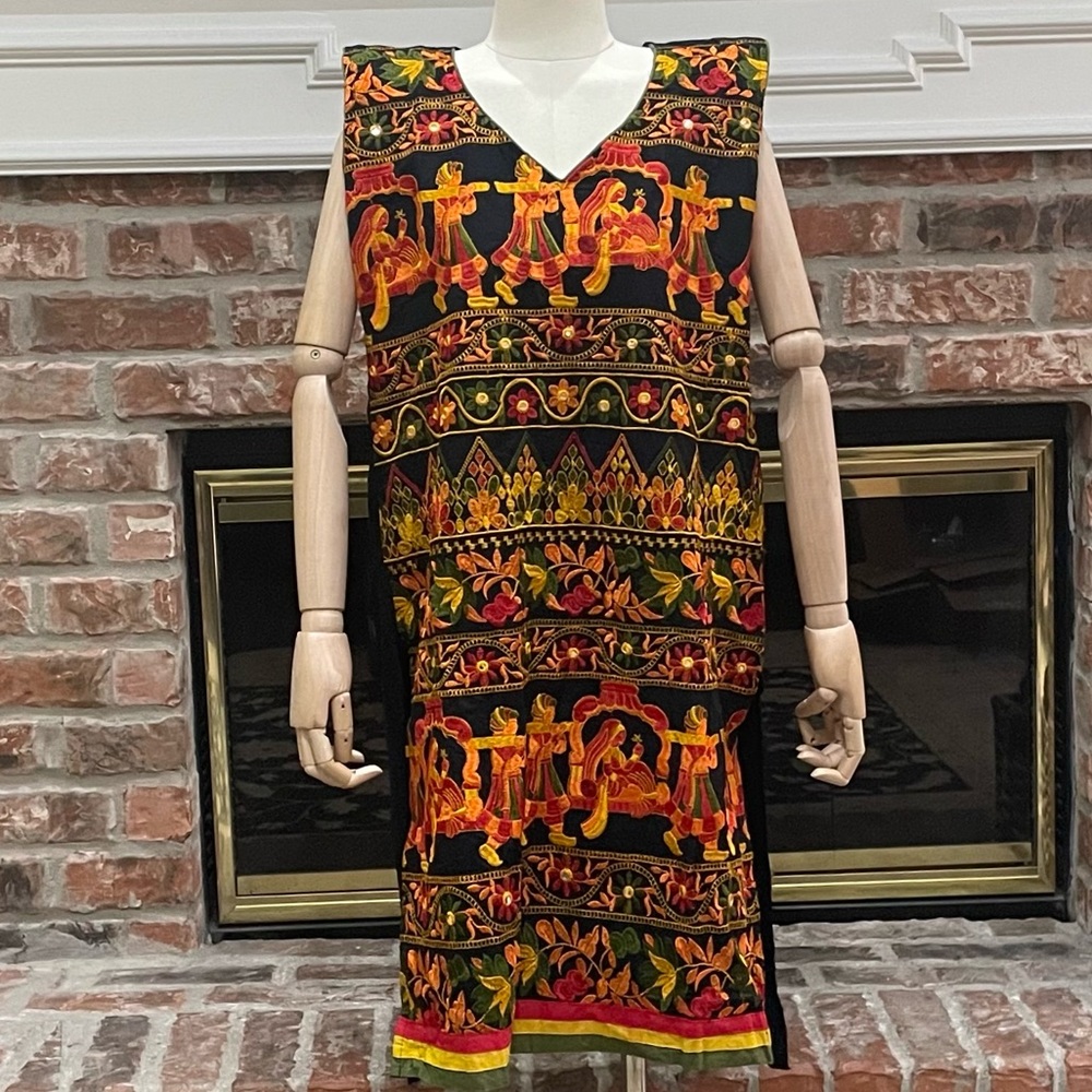 Egyptian pharaoh carriage embroidered dress / XL / Excellent condition